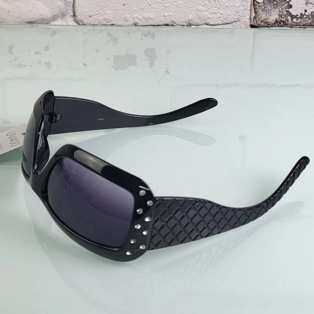 NWT DESIGNER INSPIRED WOMEN'S RHINESTONE ACCENT SUNGLASSES (2 for $25)